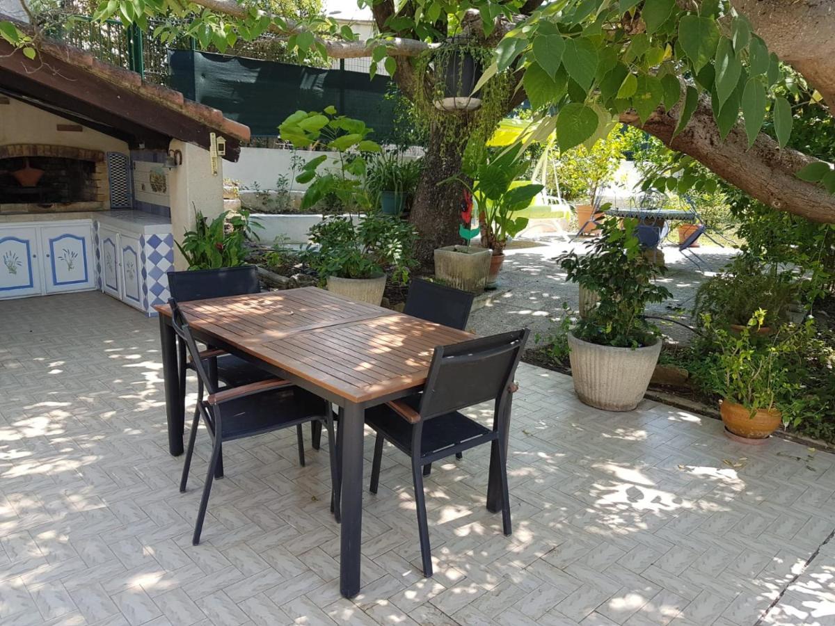 Rendez-Vous Avec Les Cigales - Gite 6 Personnes 100M2 - Piscine Privee - Climatisation Cheval Blanc Exterior foto